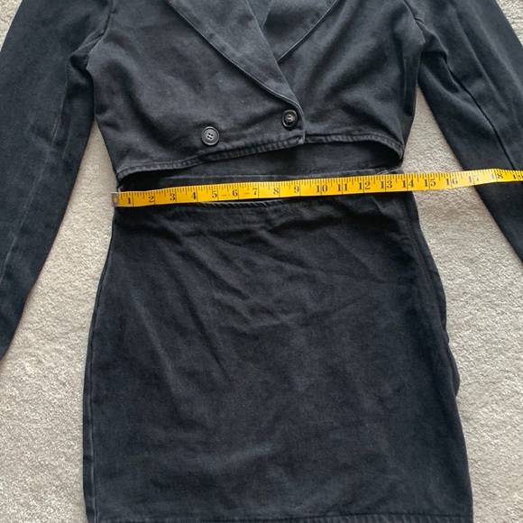 Pretty Little Thing Long Sleeve Dress - Picture 4 of 9